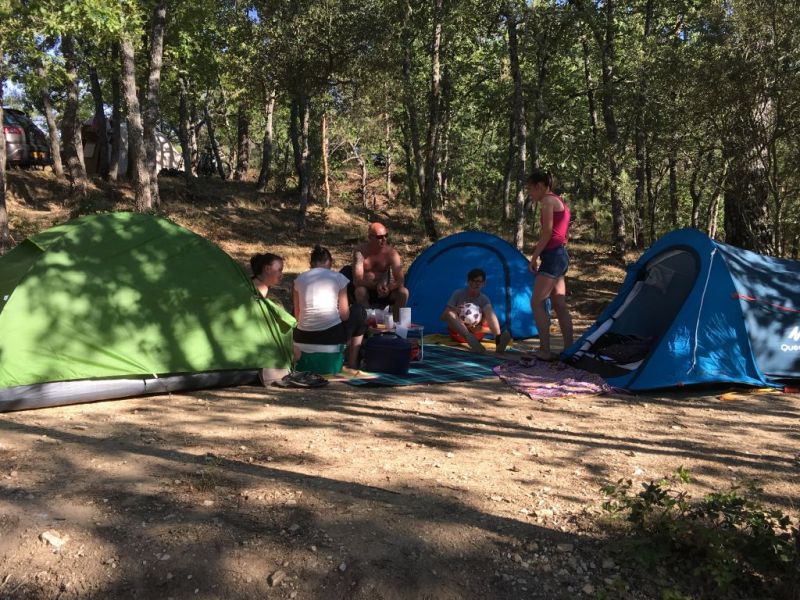 emplacement-camping-rustrel-